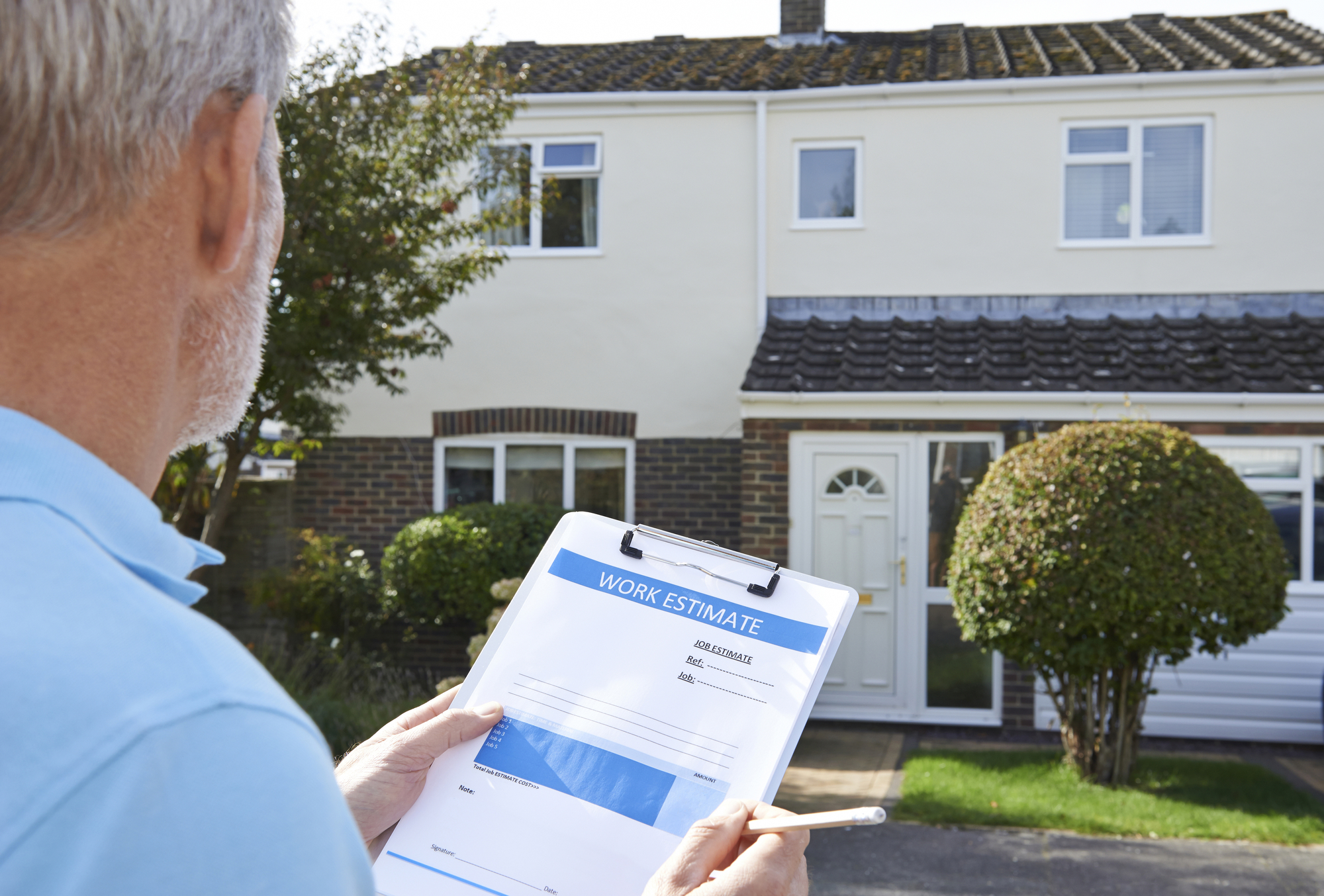 builder preparing an estimate for home improvement